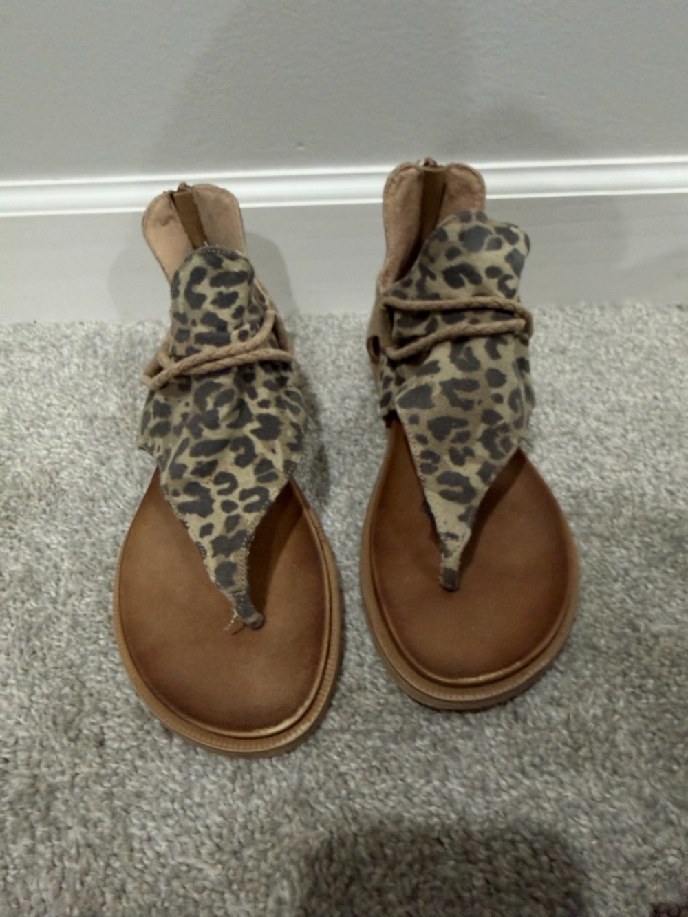 Very G Leopard Print Suede Thong Sandals - Tan/Brown